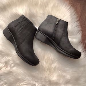 Dansko Larkin side zip boots